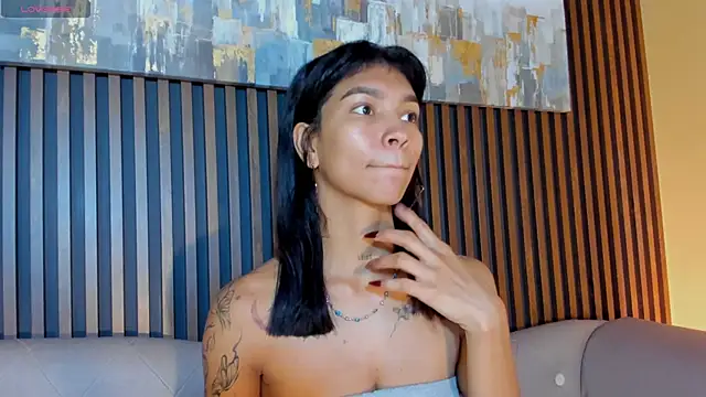 LauraAristizabal online show from 11/09/25, 12:36