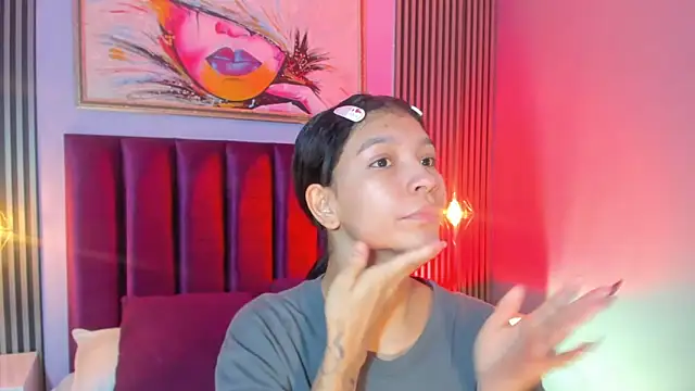 LauraAristizabal online show from 11/18/25, 12:42