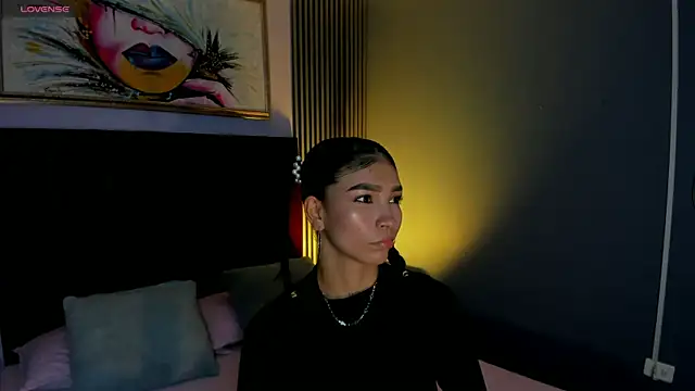 LauraAristizabal online show from 04/15/26, 12:34