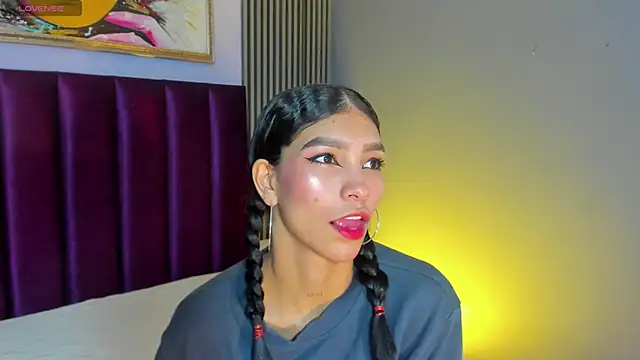Snapshot of LauraAristizabal chatting on 04/25/26, 12:30 LauraAristizabal online show from 04/25/26, 12:30