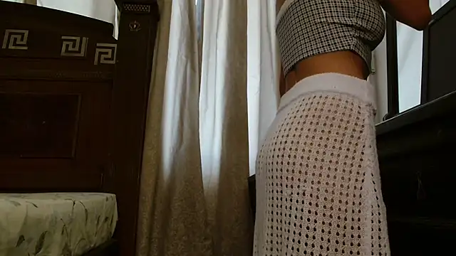 Snapshot of MINI_Petite chatting on 12/02/25, 09:21 MINI Petite online show from 12/02/25, 09:21