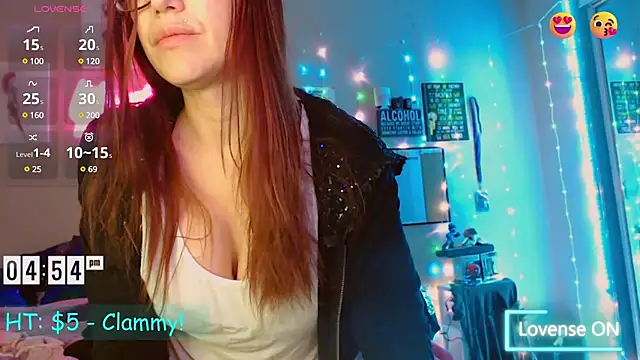 Snapshot of EmmaIsHere chatting on 01/06/25, 11:52 EmmaIsHere online show from 01/06/25, 11:52