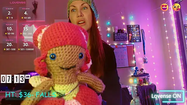 Snapshot of EmmaIsHere chatting on 01/13/25, 02:11 EmmaIsHere online show from 01/13/25, 02:11