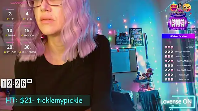 Snapshot of EmmaIsHere chatting on 01/25/25, 07:28 EmmaIsHere online show from 01/25/25, 07:28