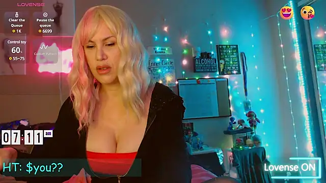 Snapshot of EmmaIsHere chatting on 02/11/25, 02:13 EmmaIsHere online show from 02/11/25, 02:13