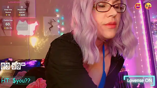 Snapshot of EmmaIsHere chatting on 02/11/25, 11:01 EmmaIsHere online show from 02/11/25, 11:01