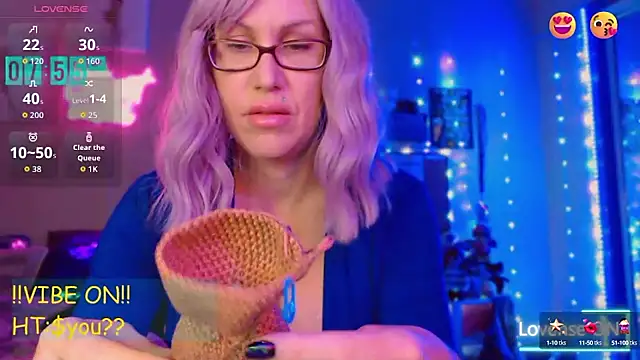 Snapshot of EmmaIsHere chatting on 09/09/25, 01:54 EmmaIsHere online show from 09/09/25, 01:54