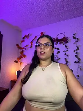 Snapshot of kittylu__ chatting on 11/15/25, 02:31 kittylu online show from 11/15/25, 02:31