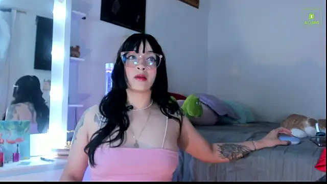 miaa-lee online show from 11/18/25, 01:44