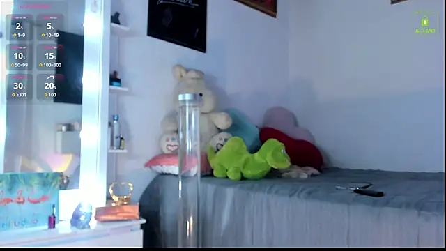 miaa-lee online show from 11/25/25, 03:39