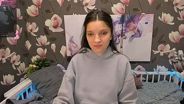 Snapshot of MelaniGrand chatting on 12/18/24, 03:00 MelaniGrand online show from 12/18/24, 03:00