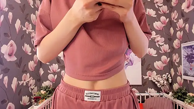 Snapshot of MelaniGrand chatting on 02/19/25, 03:49 MelaniGrand online show from 02/19/25, 03:49