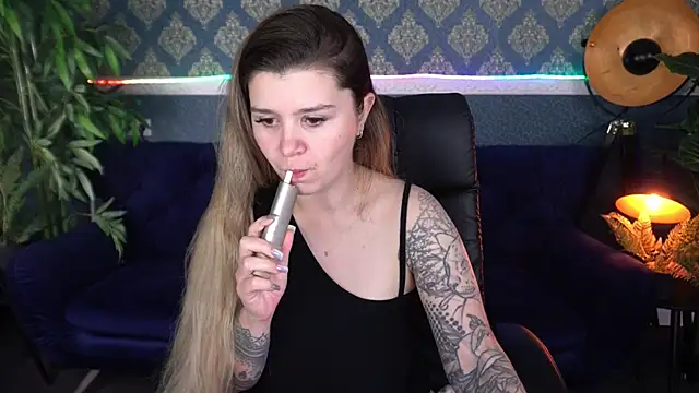 AmellyMilly online show from 11/30/25, 08:13