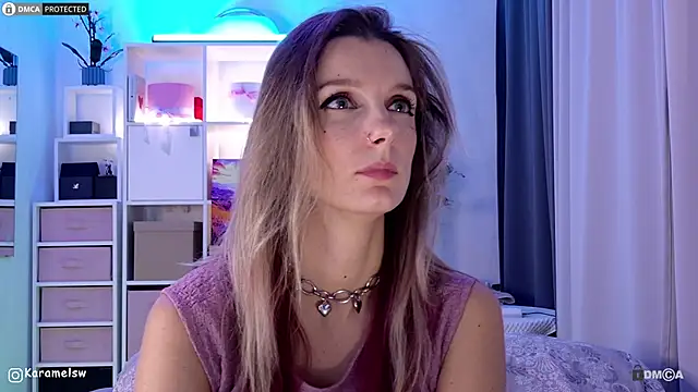 Snapshot of Karamelsw_ chatting on 10/27/25, 11:09 Karamelsw online show from 10/27/25, 11:09