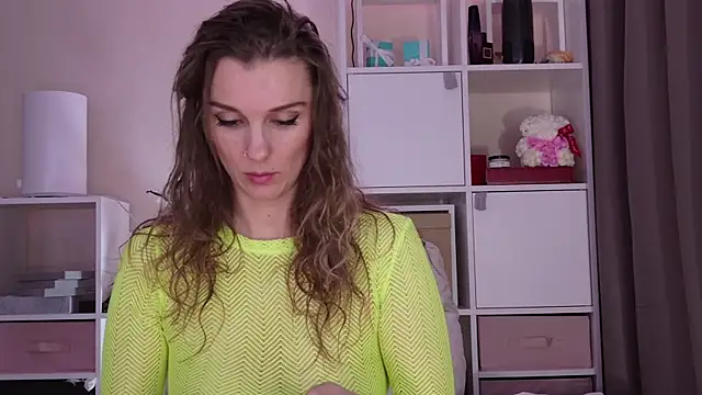 Snapshot of Karamelsw_ chatting on 03/25/26, 08:04 Karamelsw online show from 03/25/26, 08:04