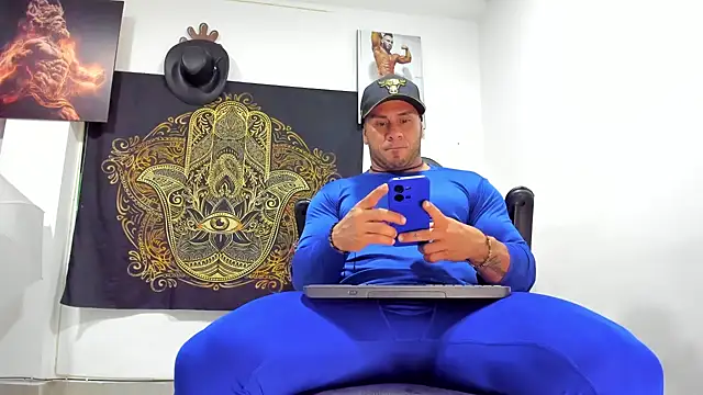 LOGAN WHITTERS01 online show from 02/18/25, 03:53