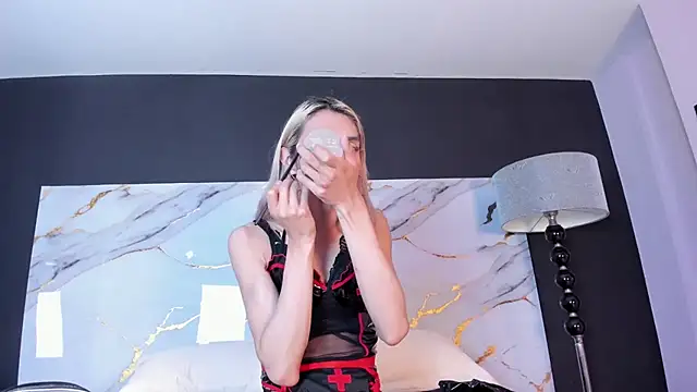 Snapshot of Victoria_Badgal_ chatting on 02/25/25, 04:53 Victoria Badgal online show from 02/25/25, 04:53