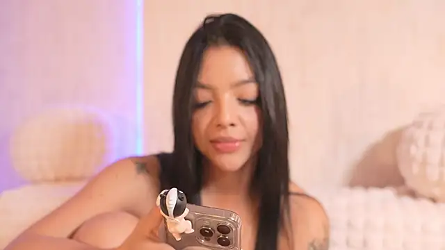 Snapshot of sarah_hiill chatting on 02/19/25, 11:46 sarah hiill online show from 02/19/25, 11:46