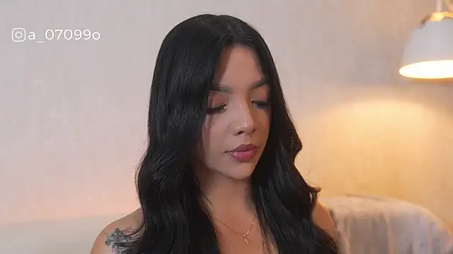 Snapshot of sarah_hiill chatting on 12/15/25, 10:03 sarah hiill online show from 12/15/25, 10:03