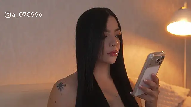 Snapshot of sarah_hiill chatting on 02/19/26, 12:06 sarah hiill online show from 02/19/26, 12:06