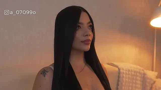 Snapshot of sarah_hiill chatting on 02/20/26, 12:07 sarah hiill online show from 02/20/26, 12:07