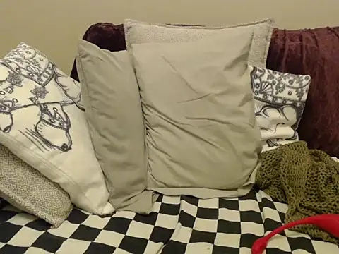 Snapshot of Galadriel chatting on 09/11/25, 05:13 Galadriel online show from 09/11/25, 05:13