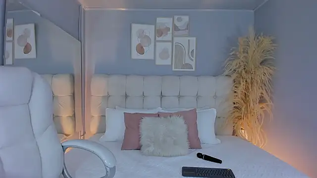 Stefhanyblow online show from 02/07/25, 12:20