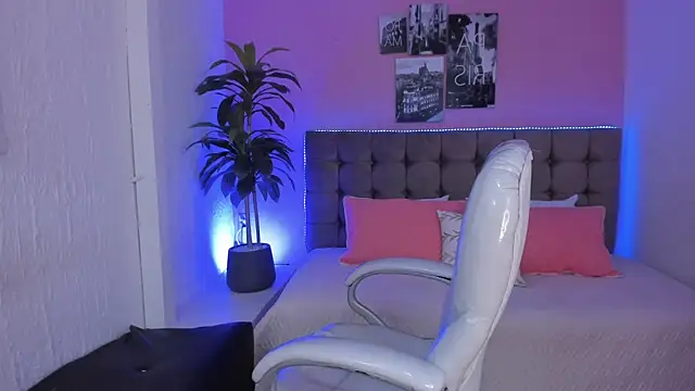 Stefhanyblow online show from 02/19/25, 09:47