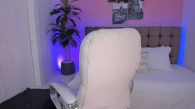 Stefhanyblow online show from 03/12/25, 12:31