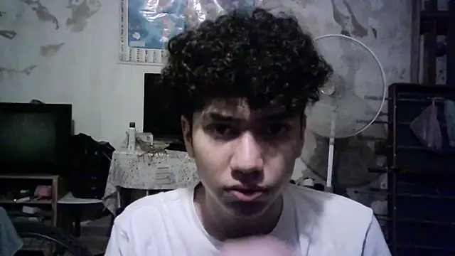 Snapshot of Emv2 chatting on 02/11/26, 03:44 Emv2 online show from 02/11/26, 03:44