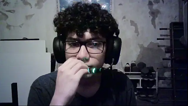 Snapshot of Emv2 chatting on 02/18/26, 02:40 Emv2 online show from 02/18/26, 02:40