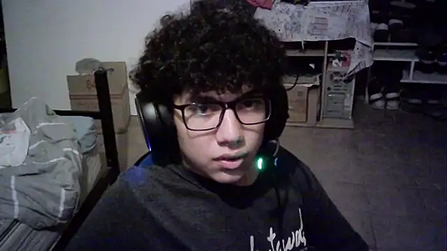 Snapshot of Emv2 chatting on 03/10/26, 04:06 Emv2 online show from 03/10/26, 04:06