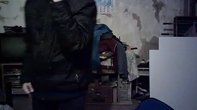 Snapshot of Emv2 chatting on 05/03/26, 04:51 Emv2 online show from 05/03/26, 04:51