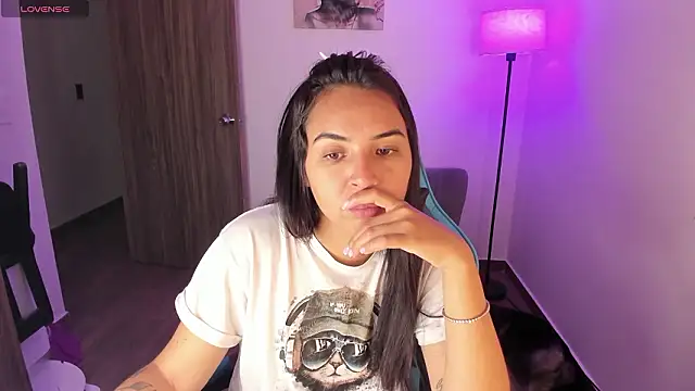 Snapshot of Miss_Nicole chatting on 03/07/26, 01:30 Miss Nicole online show from 03/07/26, 01:30