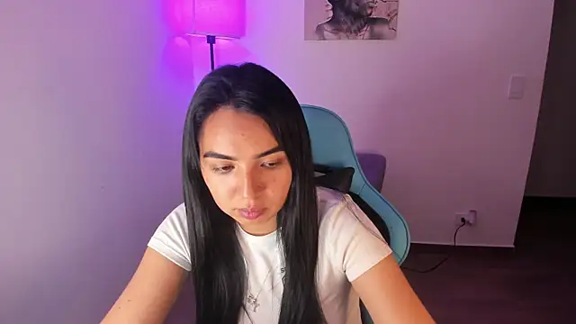 Snapshot of Miss_Nicole chatting on 04/05/26, 01:14 Miss Nicole online show from 04/05/26, 01:14