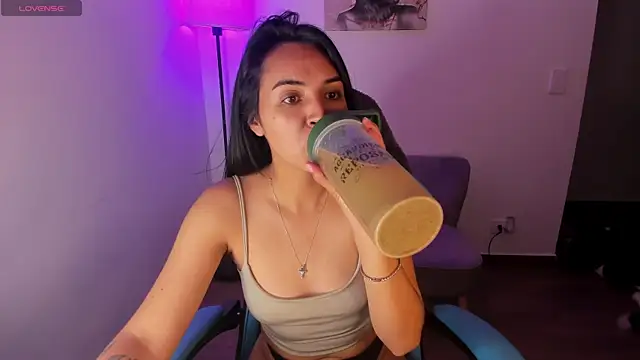 Snapshot of Miss_Nicole chatting on 04/18/26, 01:09 Miss Nicole online show from 04/18/26, 01:09