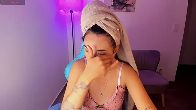 Snapshot of Miss_Nicole chatting on 04/25/26, 01:52 Miss Nicole online show from 04/25/26, 01:52