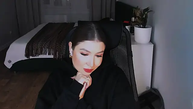 Eva Chris online show from 09/30/25, 05:07