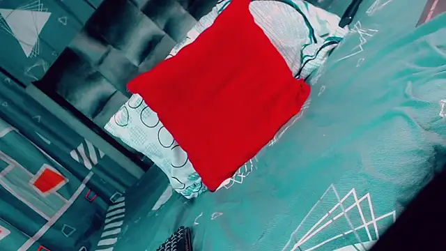 Snapshot of CharlotteBigCock chatting on 04/22/26, 02:18 CharlotteBigCock online show from 04/22/26, 02:18