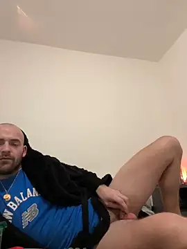 Snapshot of bigguy101 chatting on 12/28/24, 10:02 bigguy101 online show from 12/28/24, 10:02