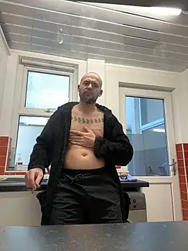 Snapshot of bigguy101 chatting on 01/06/25, 02:58 bigguy101 online show from 01/06/25, 02:58