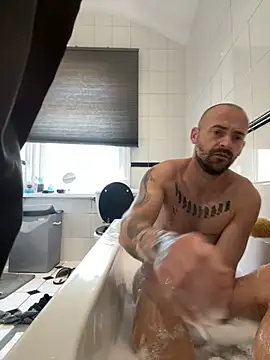 Snapshot of bigguy101 chatting on 02/05/25, 11:02 bigguy101 online show from 02/05/25, 11:02