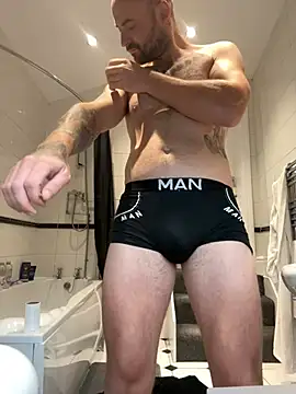 Snapshot of bigguy101 chatting on 02/06/25, 04:58 bigguy101 online show from 02/06/25, 04:58