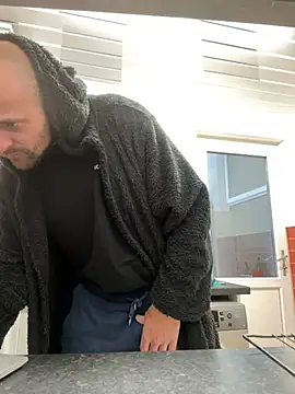 Snapshot of bigguy101 chatting on 02/09/25, 08:22 bigguy101 online show from 02/09/25, 08:22