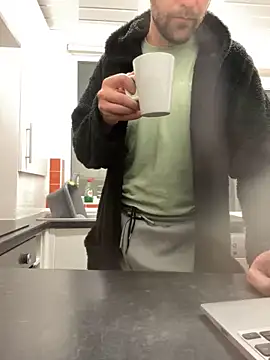 Snapshot of bigguy101 chatting on 02/13/25, 06:52 bigguy101 online show from 02/13/25, 06:52