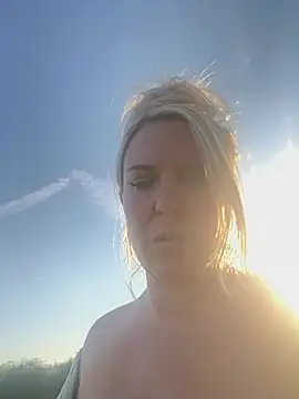 Snapshot of Bustyblondebabe32 chatting on 07/09/26, 07:07 Bustyblondebabe32 online show from 07/09/26, 07:07