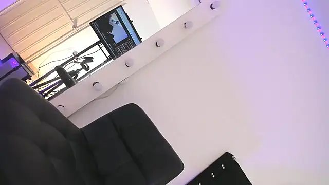 Snapshot of MistressMichell chatting on 04/19/26, 08:46 MistressMichell online show from 04/19/26, 08:46