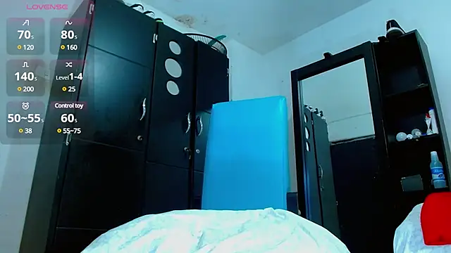 Snapshot of isuckmyselfxxx_420 chatting on 03/04/25, 12:01 isuckmyselfxxx 420 online show from 03/04/25, 12:01