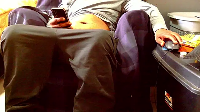 Snapshot of CharlesBlk79_ chatting on 04/18/26, 09:02 CharlesBlk79 online show from 04/18/26, 09:02