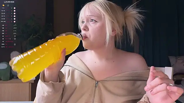 Snapshot of LisaLaas chatting on 03/21/26, 07:28 LisaLaas online show from 03/21/26, 07:28